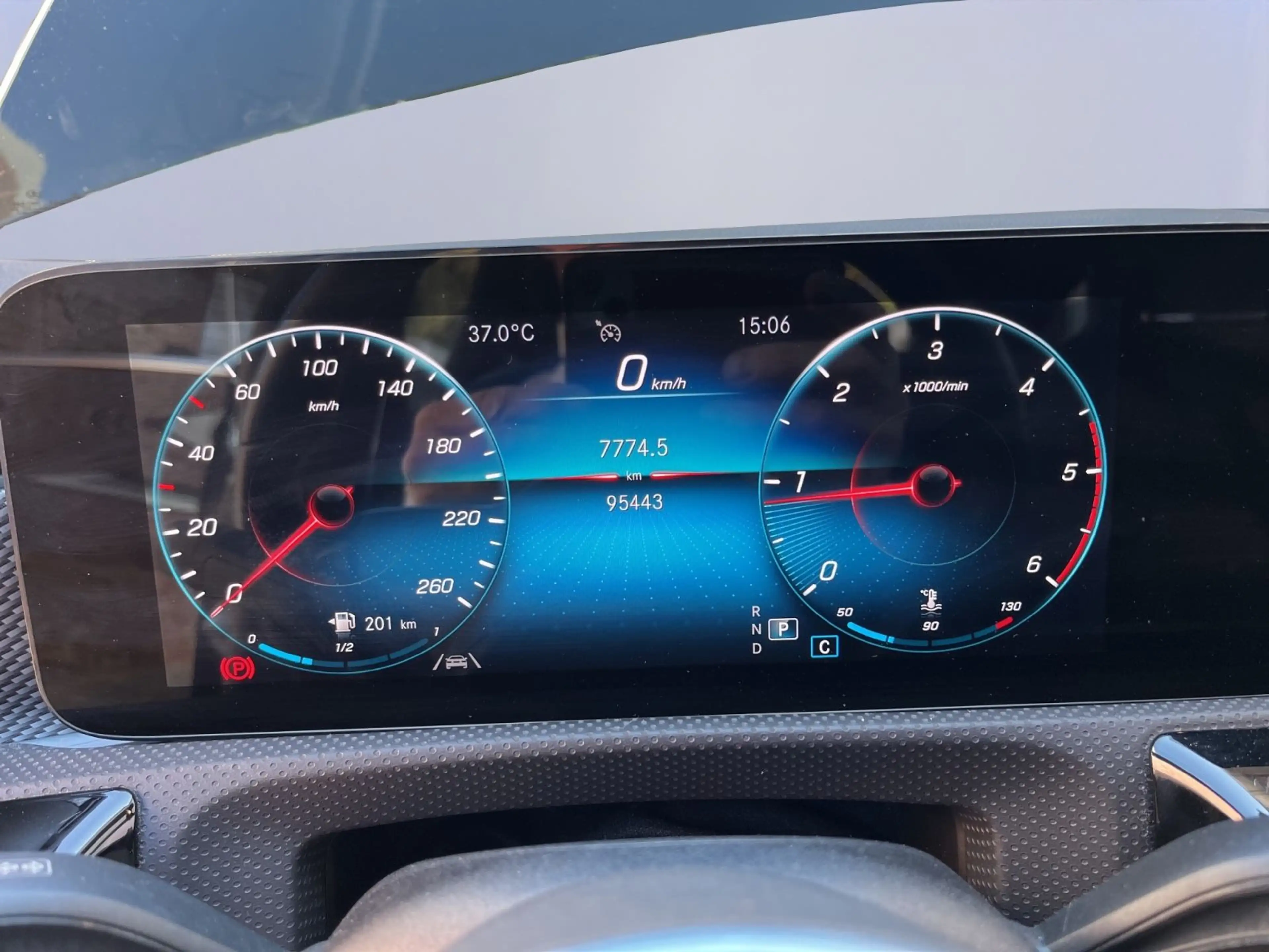 Mercedes-Benz CLA 180 Leder/Wide/AHK/SHZ/Kam+2xPDC/Ambient — photo 12