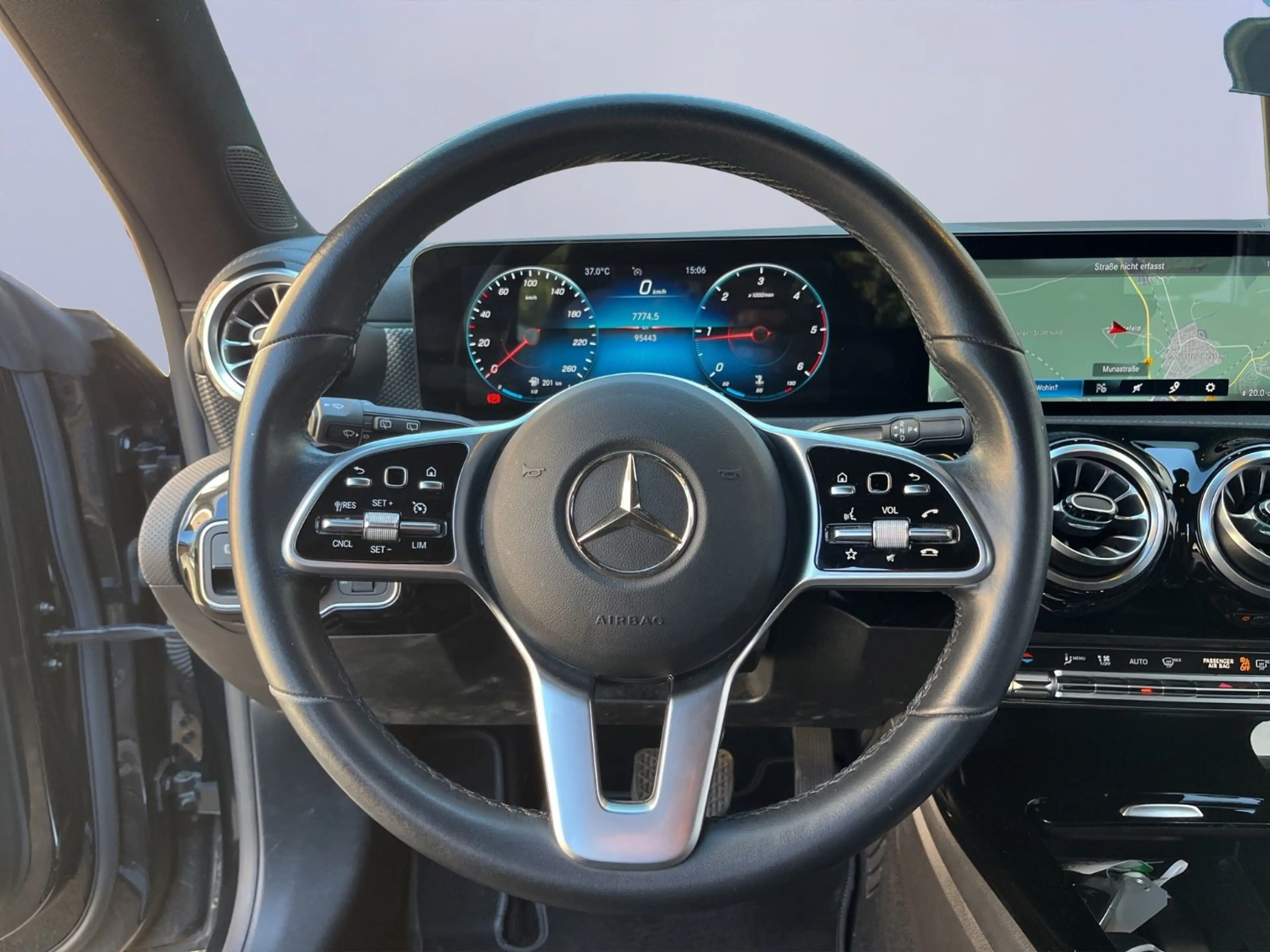 Mercedes-Benz CLA 180 Leder/Wide/AHK/SHZ/Kam+2xPDC/Ambient — photo 11
