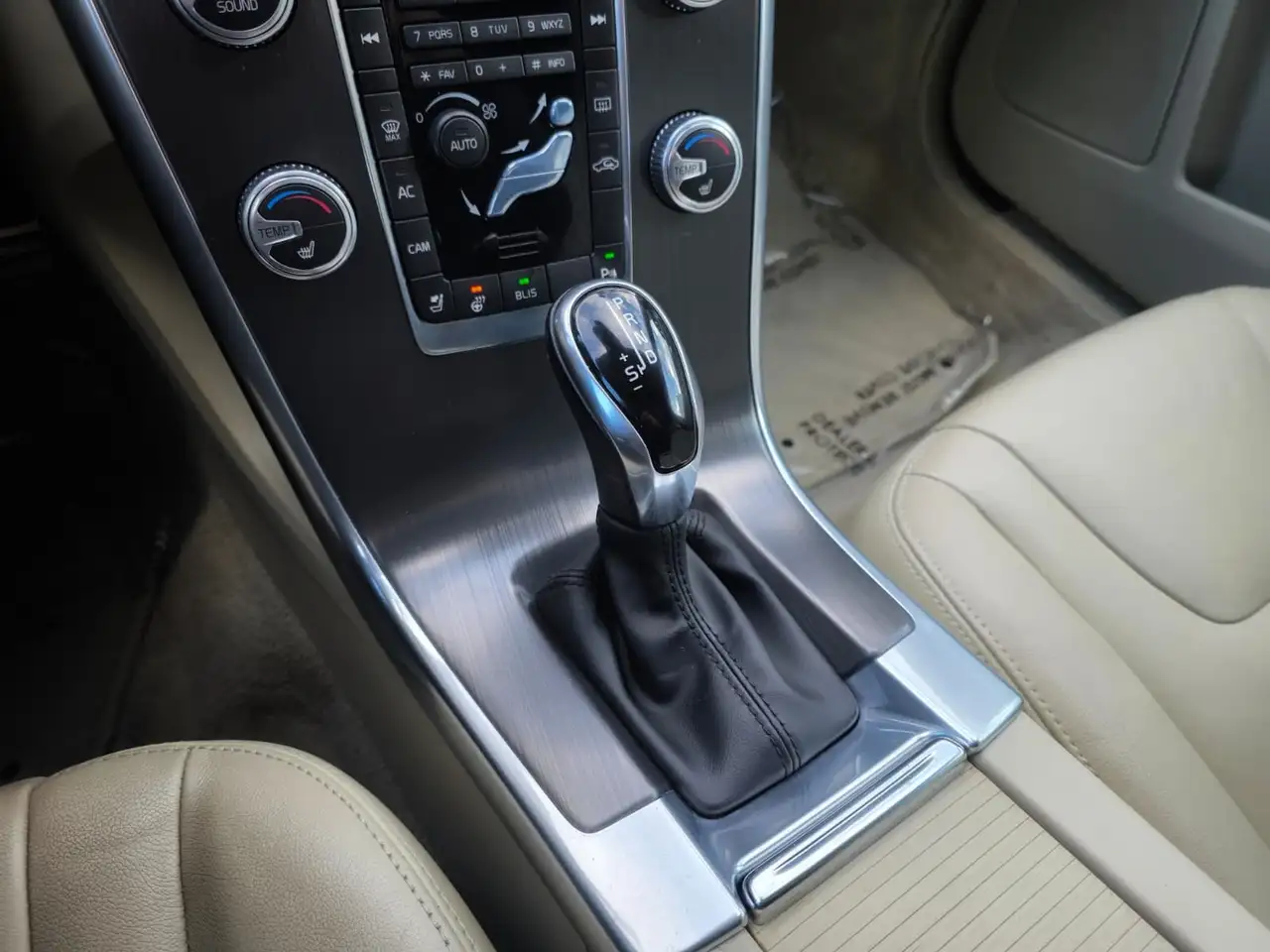 Volvo XC60 снимка Volvo XC60