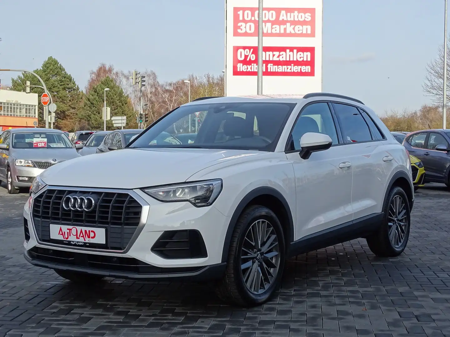 Audi Q3 35 1.5 TFSI Basis LED Navi Standheizung PDC Blanc - 2