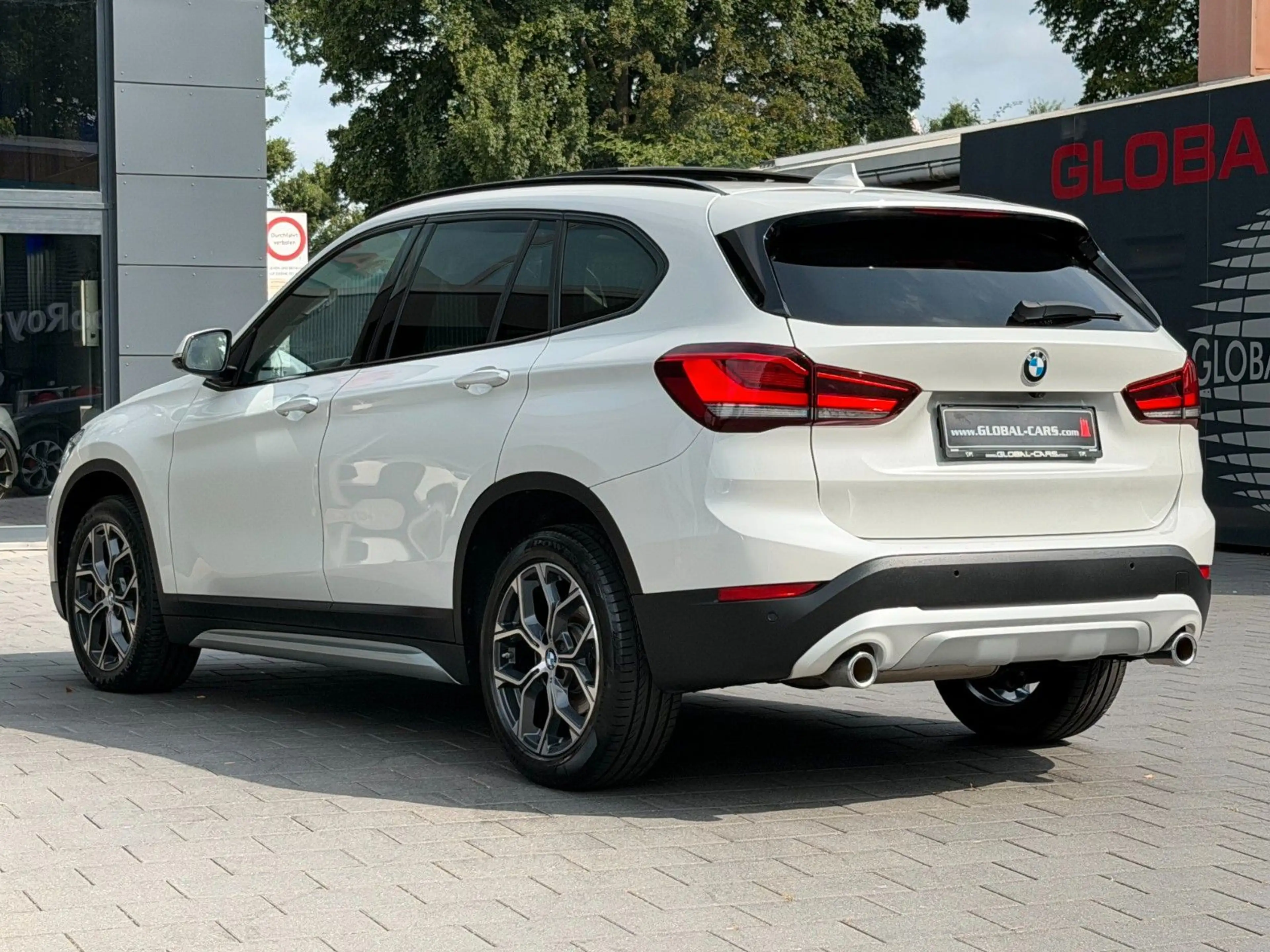 BMW X1 sDRIVE 20d X-LINE*PANO*ACC*HUD* — photo 2