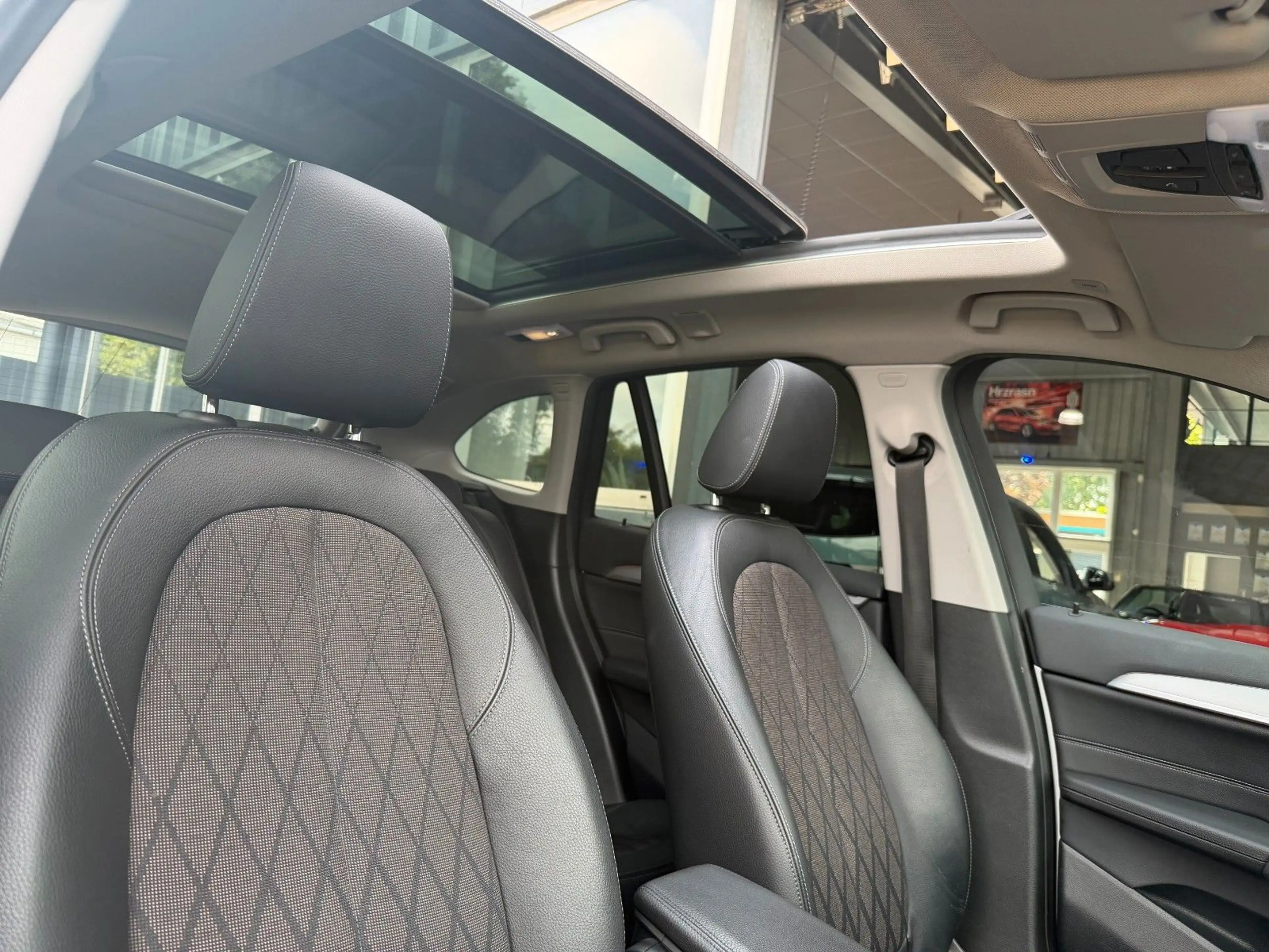 BMW X1 sDRIVE 20d X-LINE*PANO*ACC*HUD* — photo 9