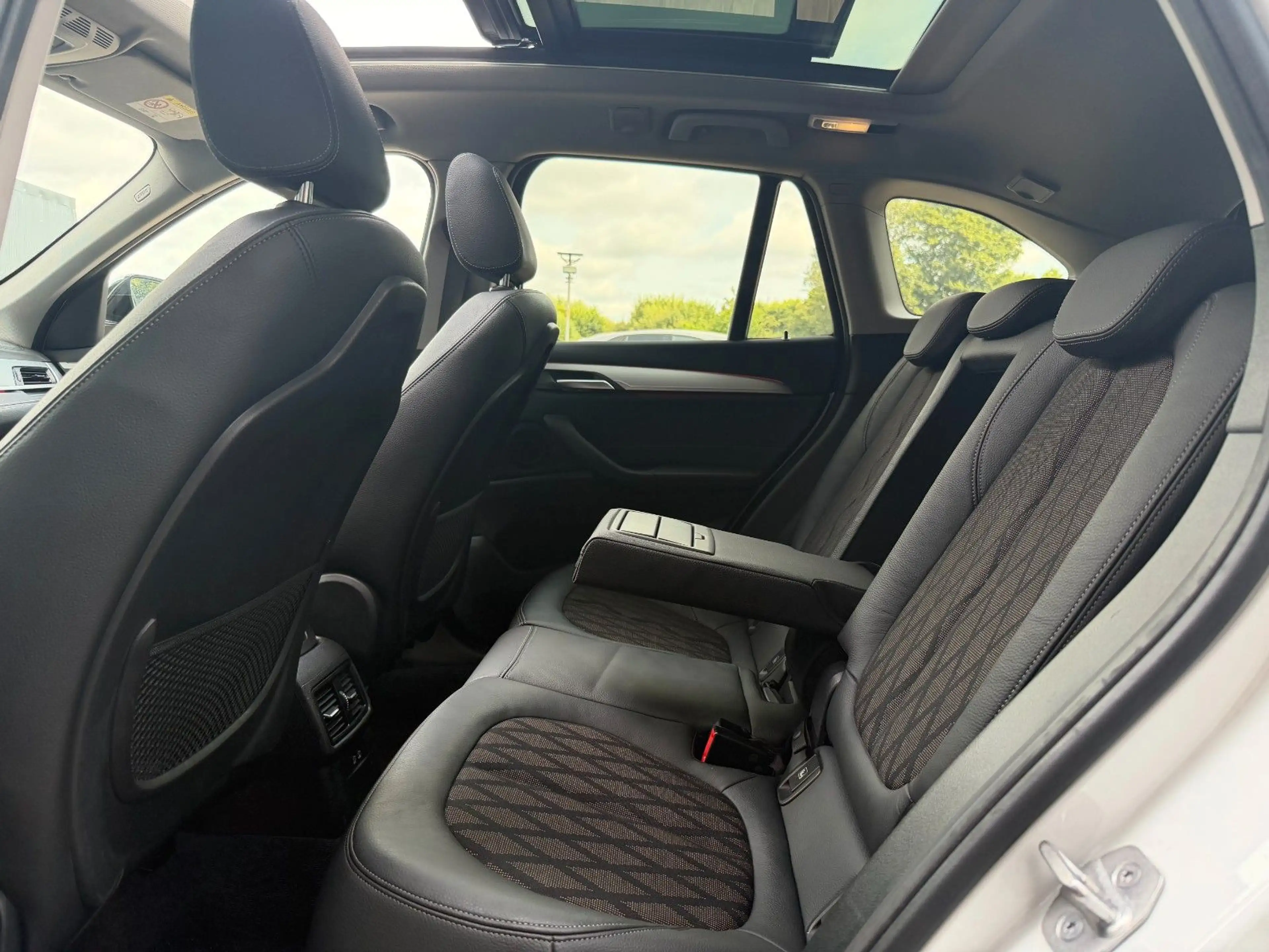 BMW X1 sDRIVE 20d X-LINE*PANO*ACC*HUD* — photo 8
