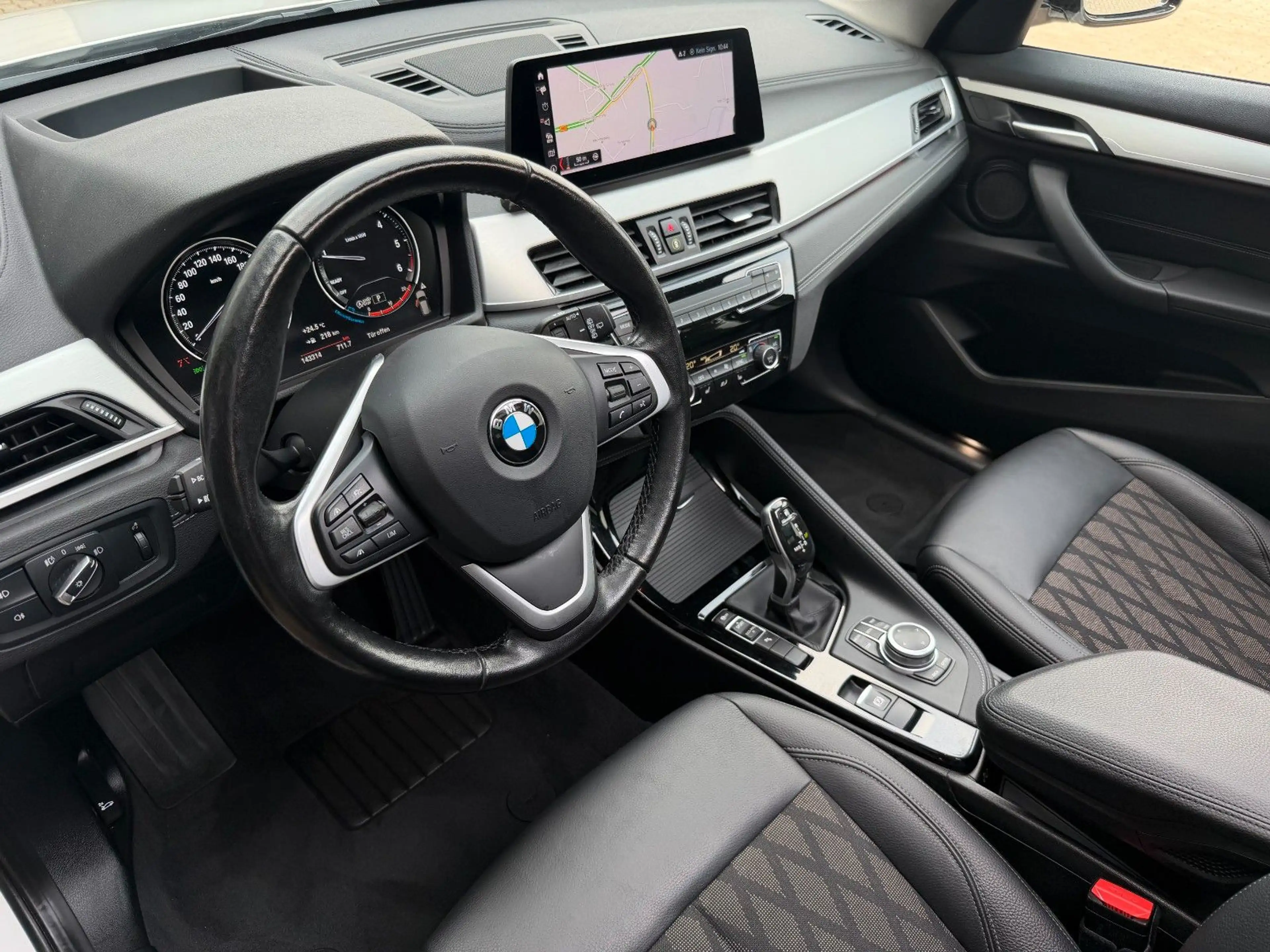 BMW X1 sDRIVE 20d X-LINE*PANO*ACC*HUD* — photo 3