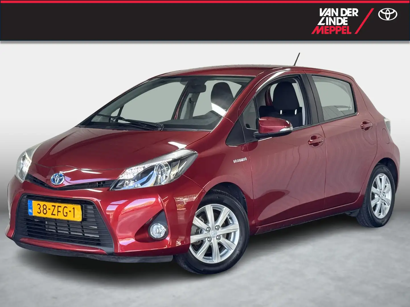 Toyota Yaris 1.5 Full Hybrid Aspiration NL Navi LM Velgen Cruis Rood - 1