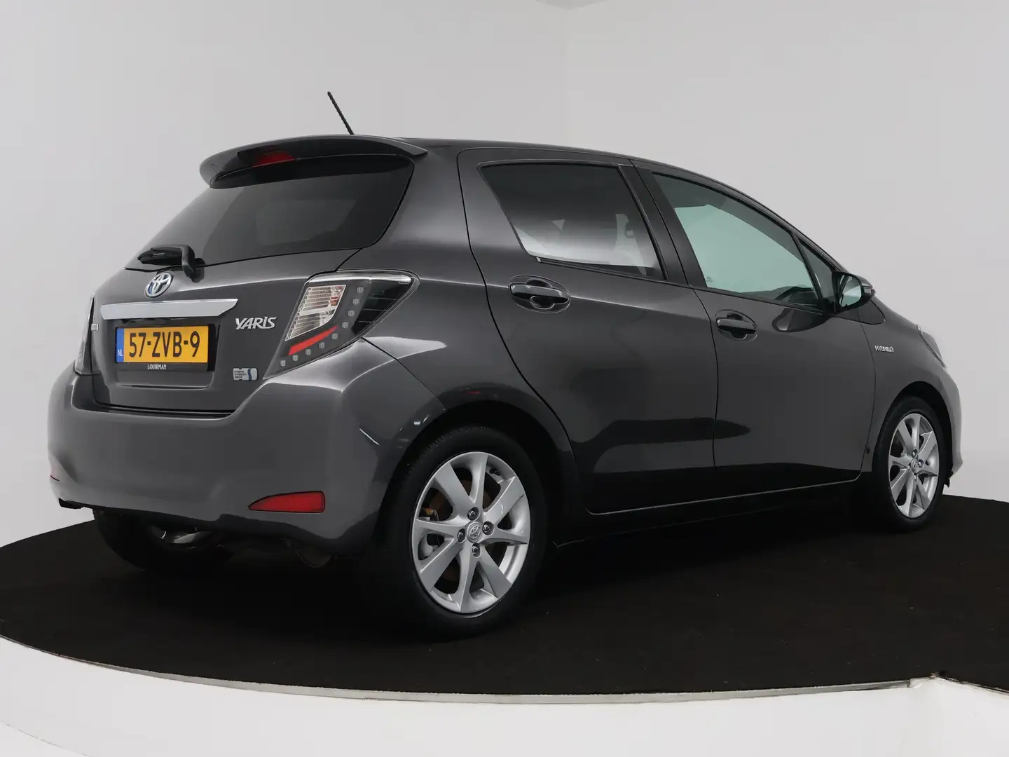 Toyota Yaris 1.5 Full Hybrid Dynamic Grijs - 2