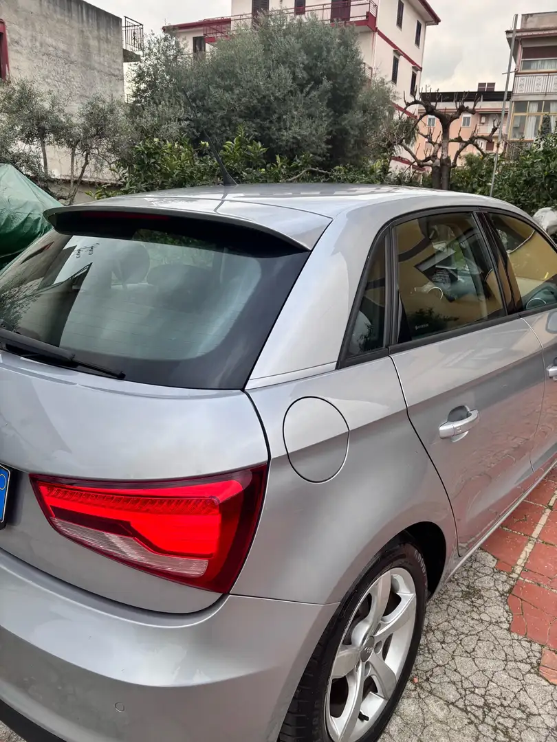 Audi A1 1.6 TDI Sportback S tronic design - 2
