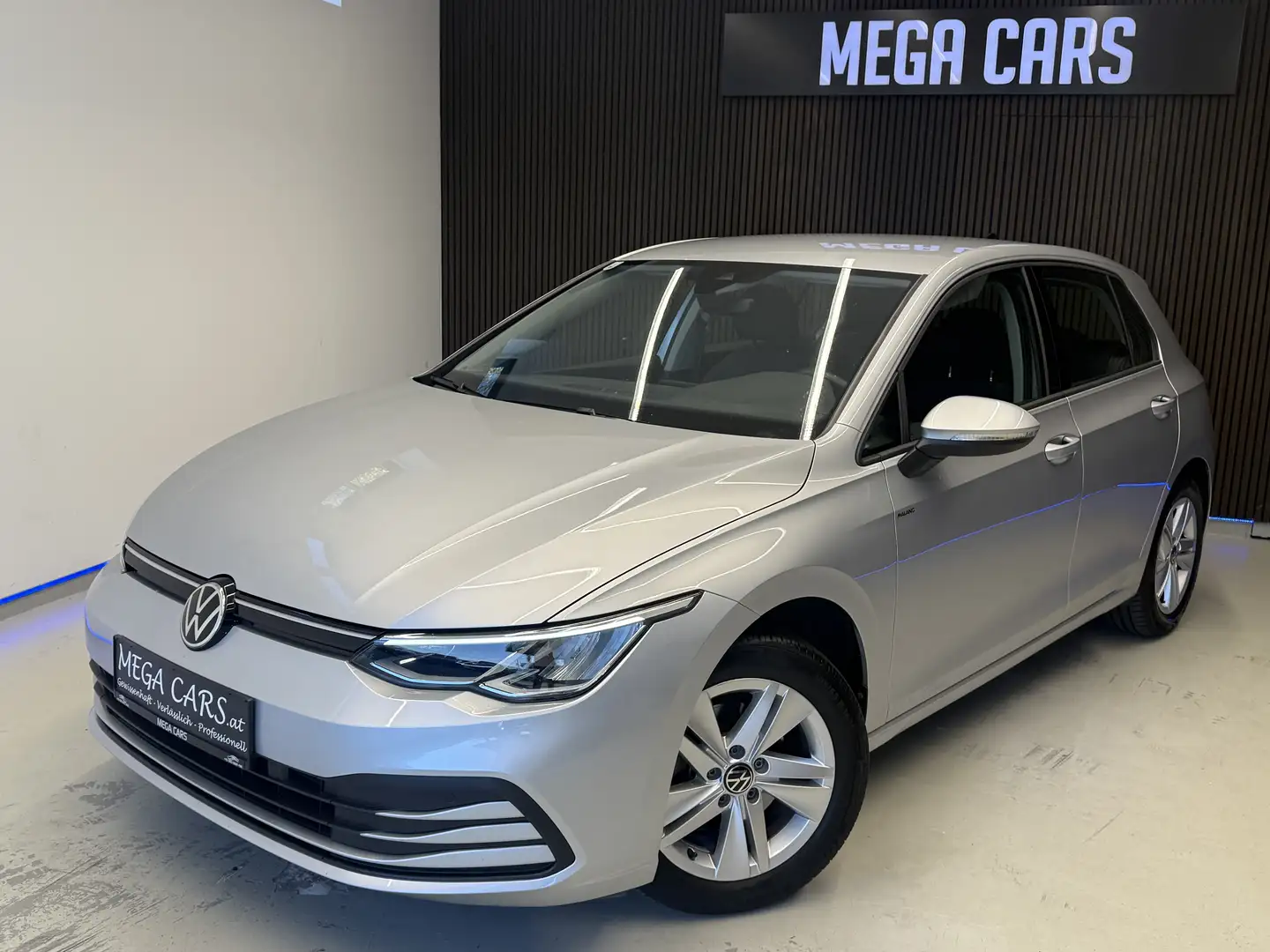 Volkswagen Golf Life eTSI Automatik / 1-Besitz / 32.000KM / NAVI / Grau - 1