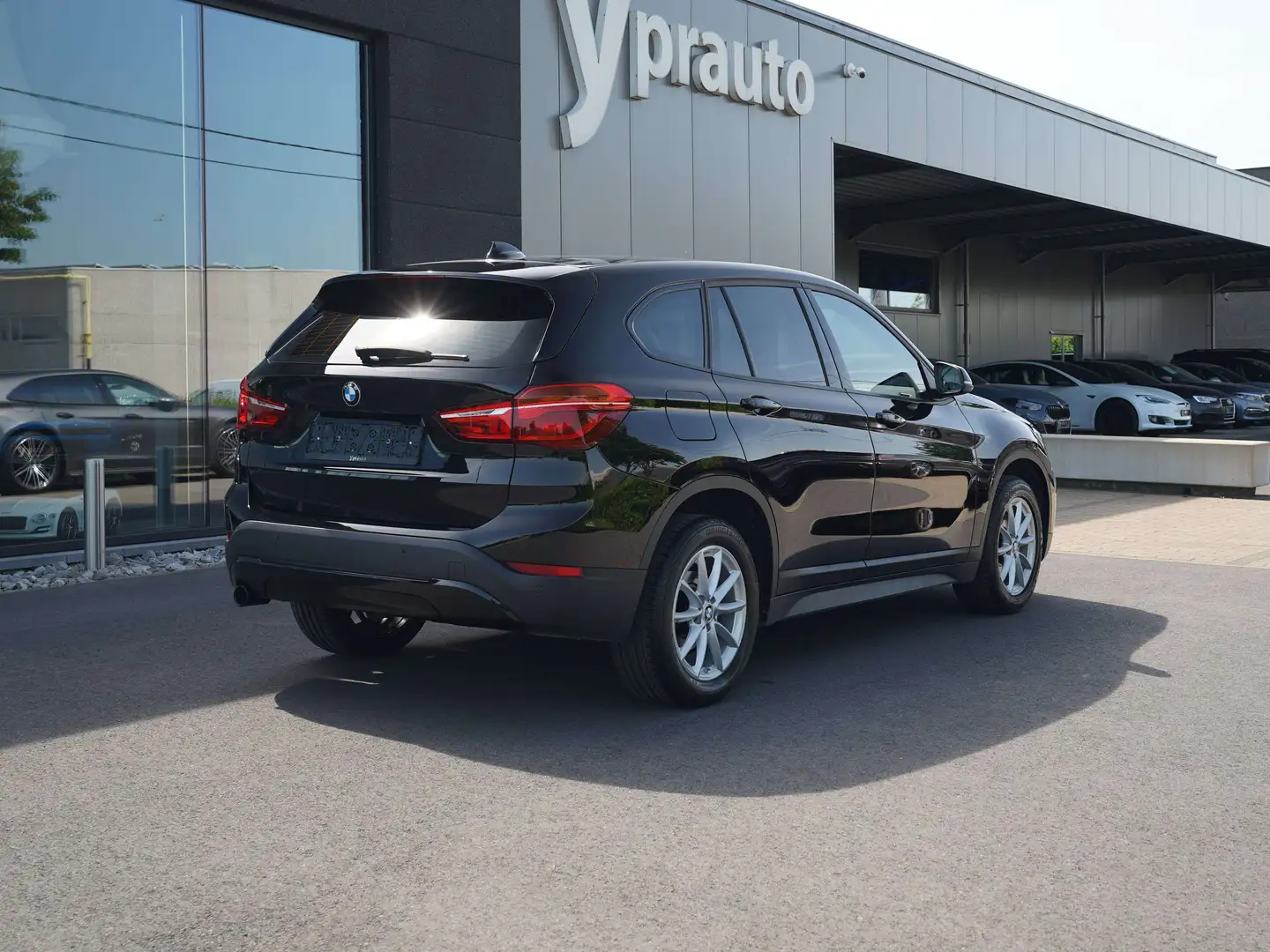 BMW X1 1.5iA sDrive18 Blackline Navi Donkere ramen Noir - 2