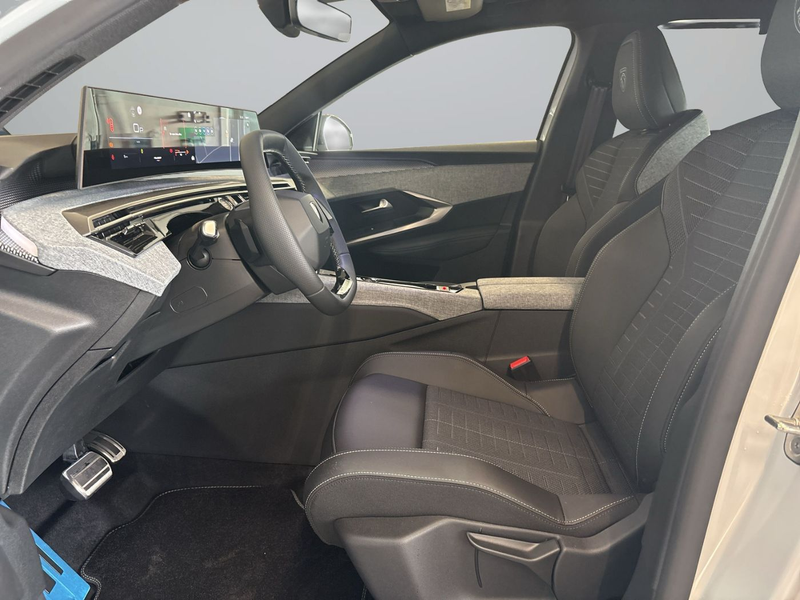 Peugeot 5008 GT Panoramaglasdach, elektr. Heckklappe — photo 9