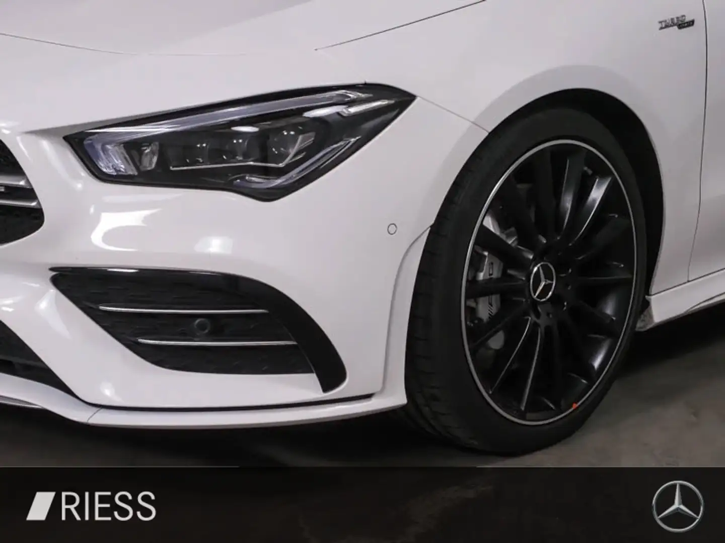 Mercedes-Benz CLA 35 AMG 4M SB Distr LED Pano AHK 360 Easy 19" Blanco - 2