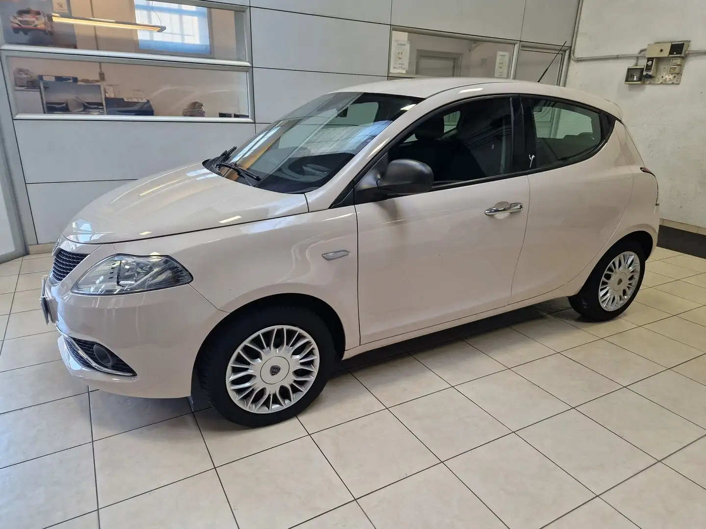 Lancia Ypsilon Ypsilon 1.2 69 CV 5 porte Silver Beige - 2