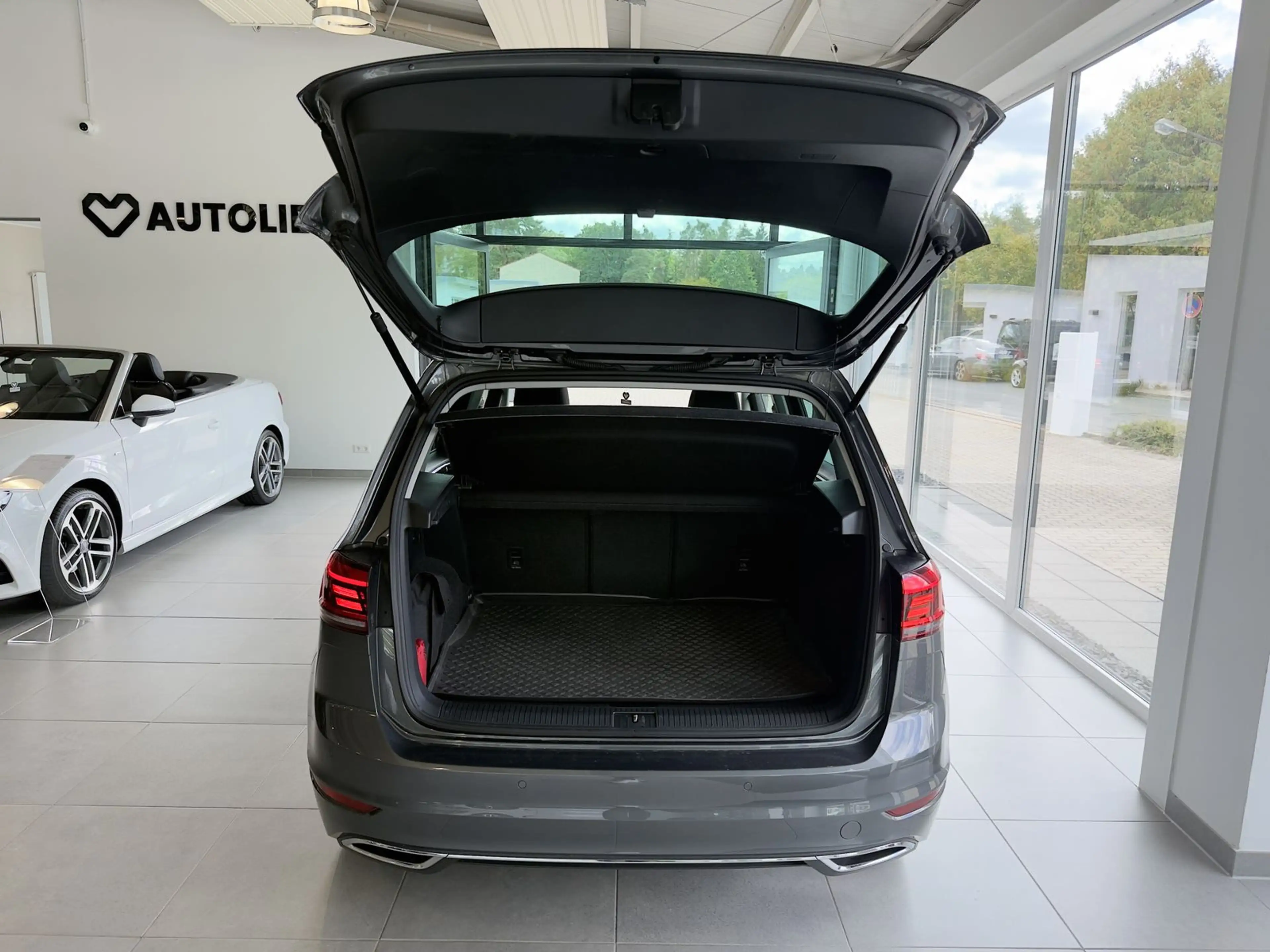 Volkswagen Golf Sportsvan 1.5 TSI ACT Highline LED*PDC*SHZ* — photo 7