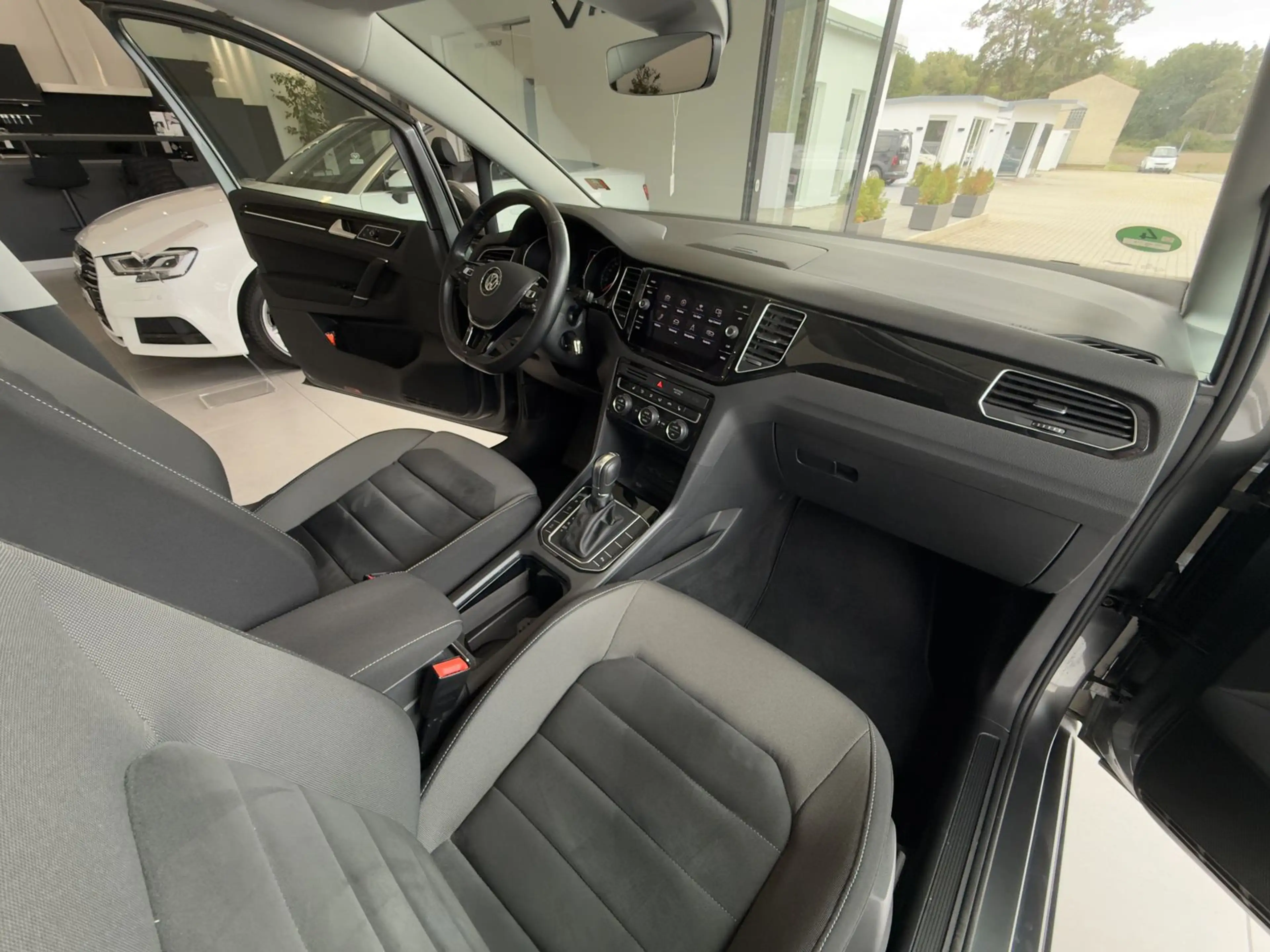 Volkswagen Golf Sportsvan 1.5 TSI ACT Highline LED*PDC*SHZ* — photo 10