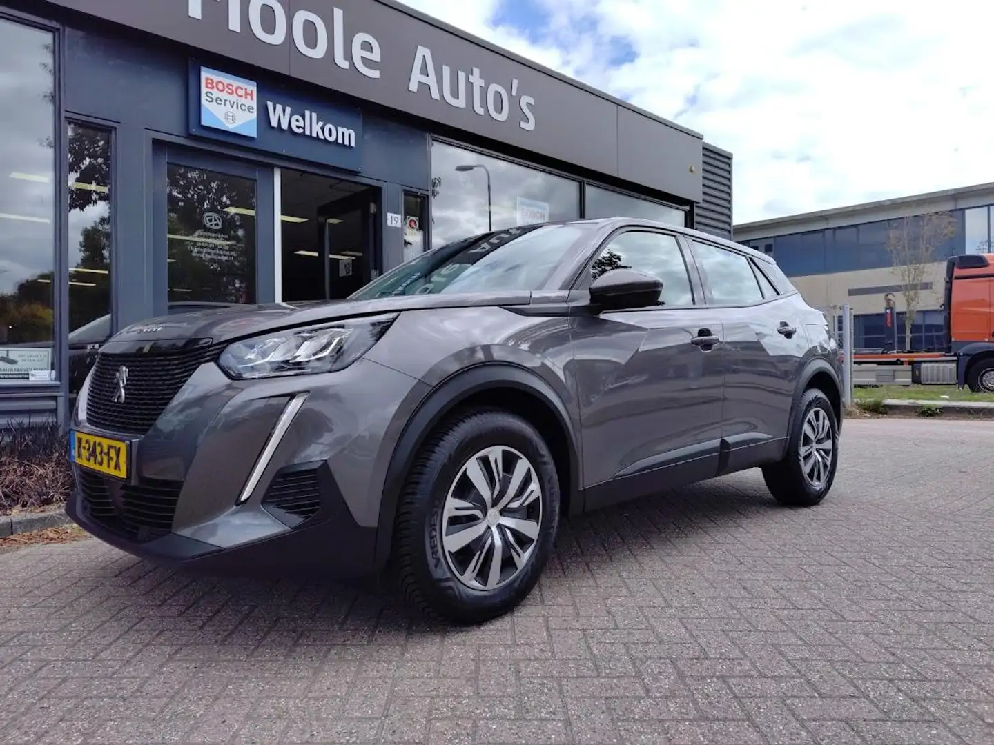 Peugeot 2008 1.2 Active Navi, Bluetooth, PDC, Cruise, Trekhaak Grijs - 2