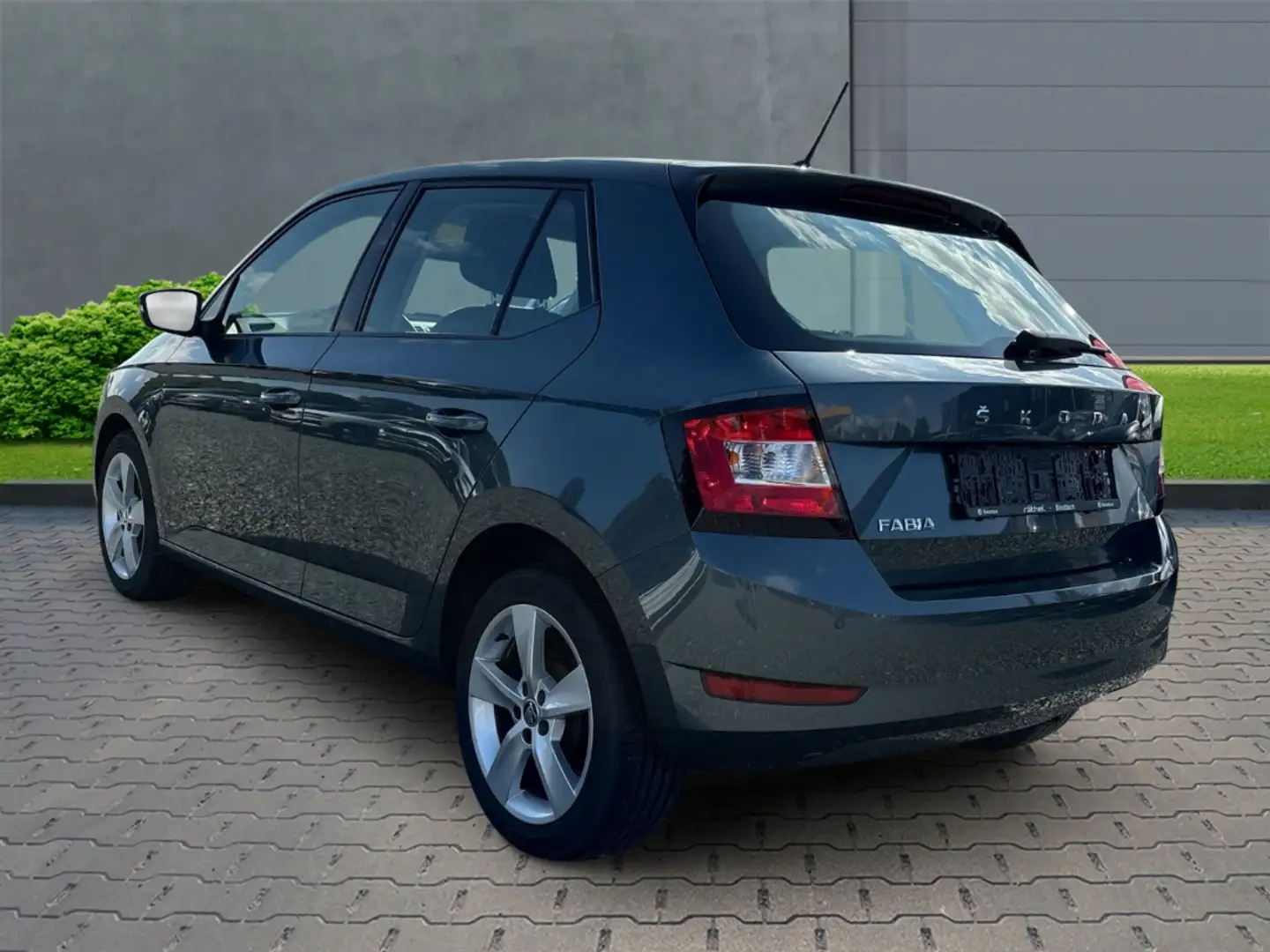 Skoda Fabia Cool Plus 1.0 MPI 44kW SHZ PDC Alu Klima Grau - 2