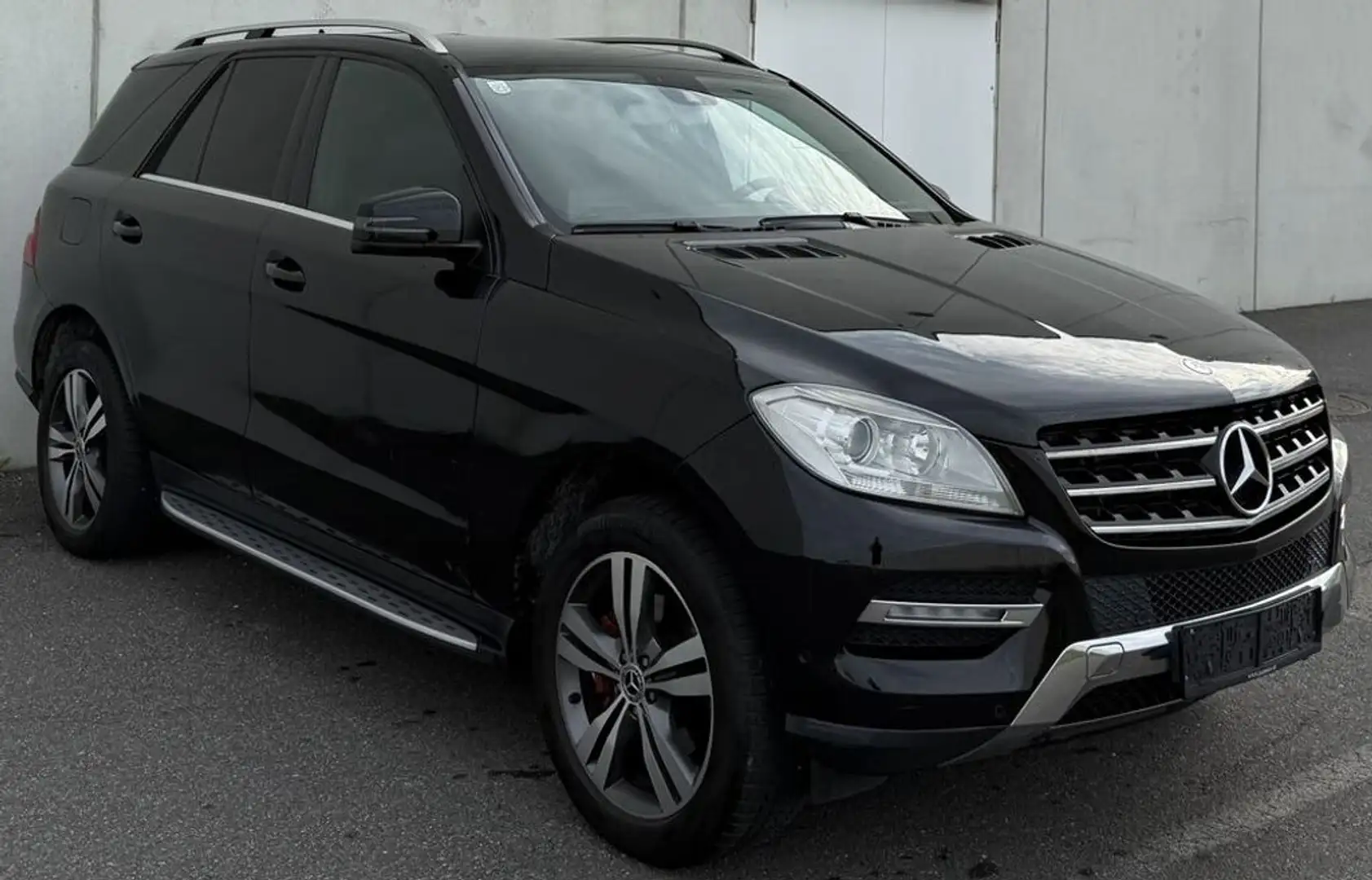 Mercedes-Benz ML 350 BlueTec Schwarz - 1