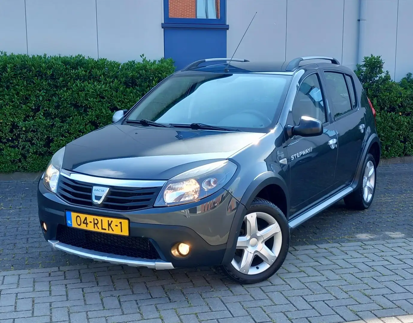 Dacia Sandero 1.6 85pk Stepway Airco Trekhaak Gris - 1