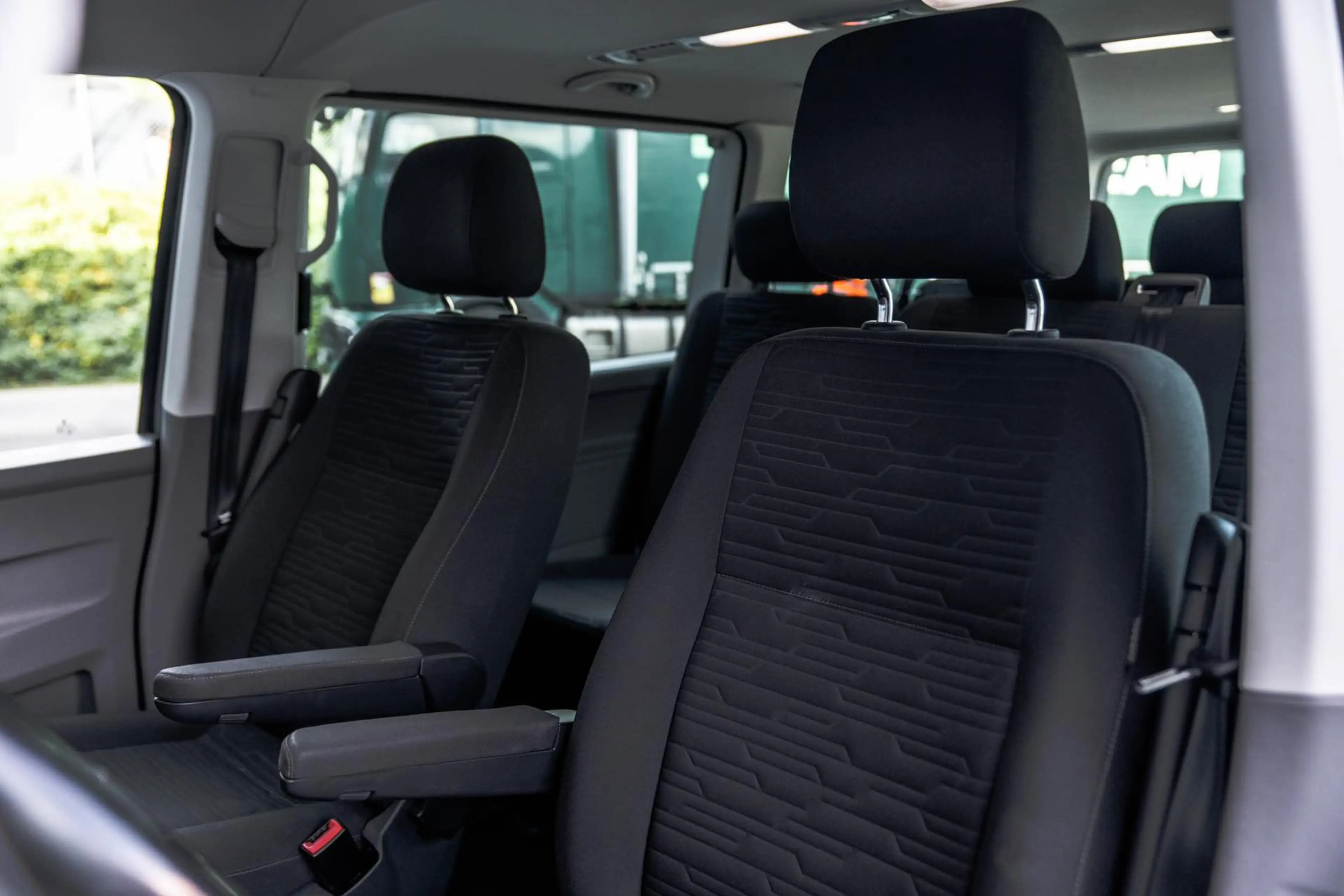 Volkswagen T6.1 Transporter T6.1 Caravelle Comfortline 2.0 TDI — photo 5