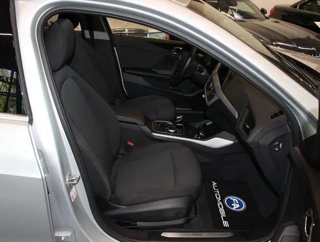 BMW 1 Series view 8