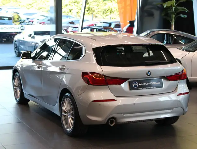 BMW 1 Series view 4