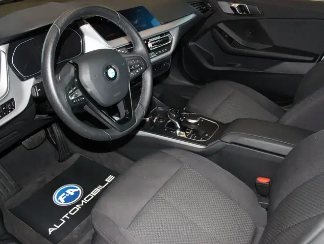 BMW 1 Series view 12