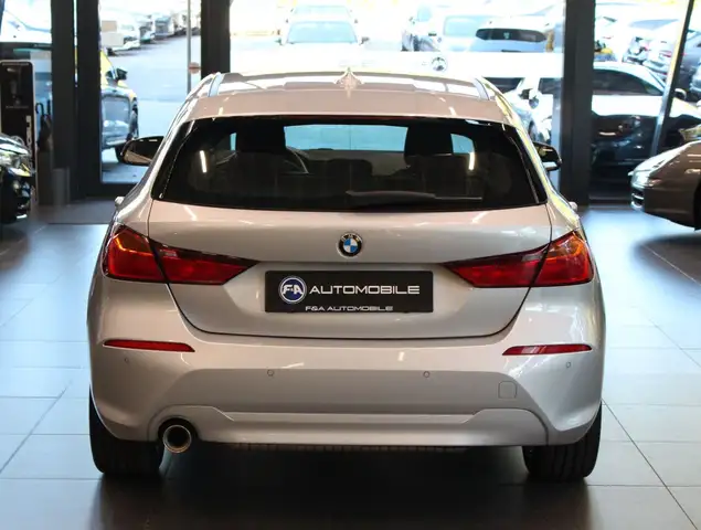 BMW 1 Series view 6