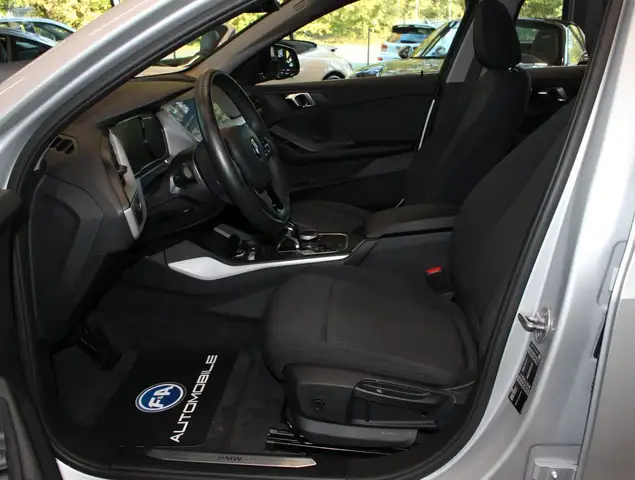 BMW 1 Series view 11