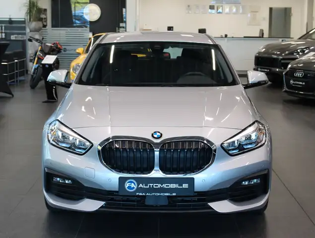 BMW 1 Series view 3