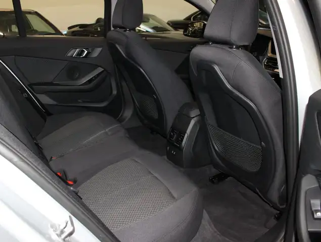 BMW 1 Series view 10