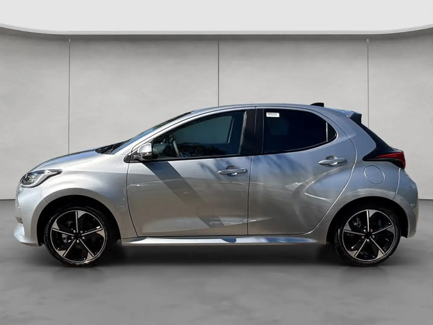 Toyota Yaris Hybrid 130 1.5 VVT-i Style 68 kW, 5-türig Zilver - 2