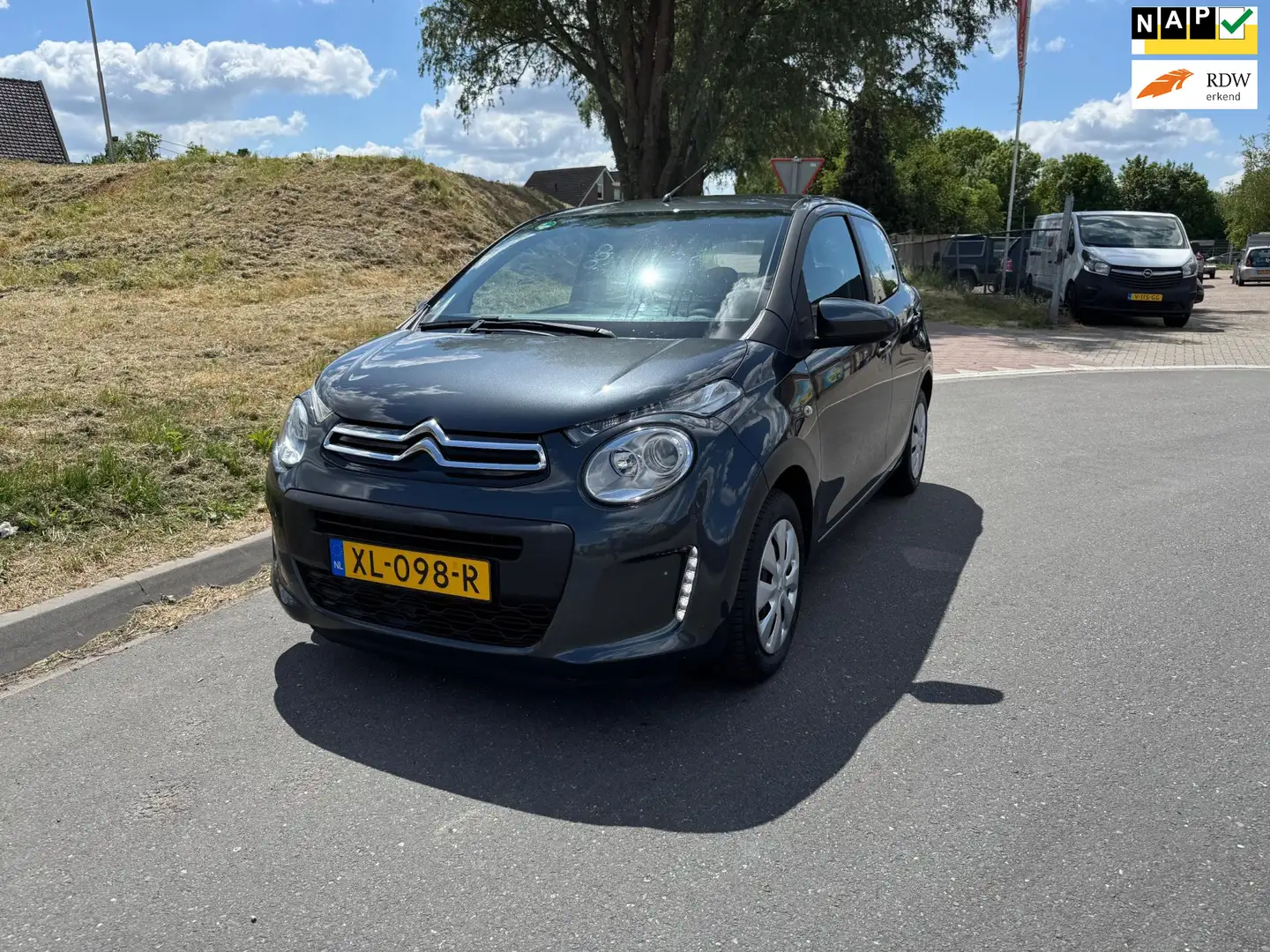 Citroen C1 1.0 VTi Feel 5Drs Navigatie via Apple & Andro Grijs - 1