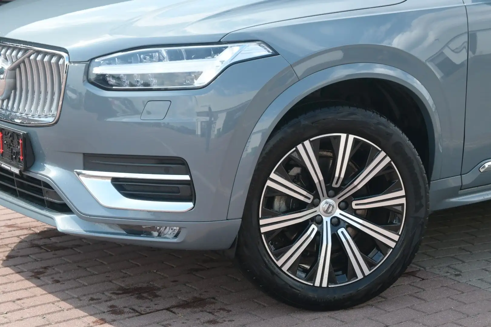 Volvo XC90 B5 Inscrip. AWD*LUFT*H&K*ACC*NAV*STDHZG*RFK Grau - 2