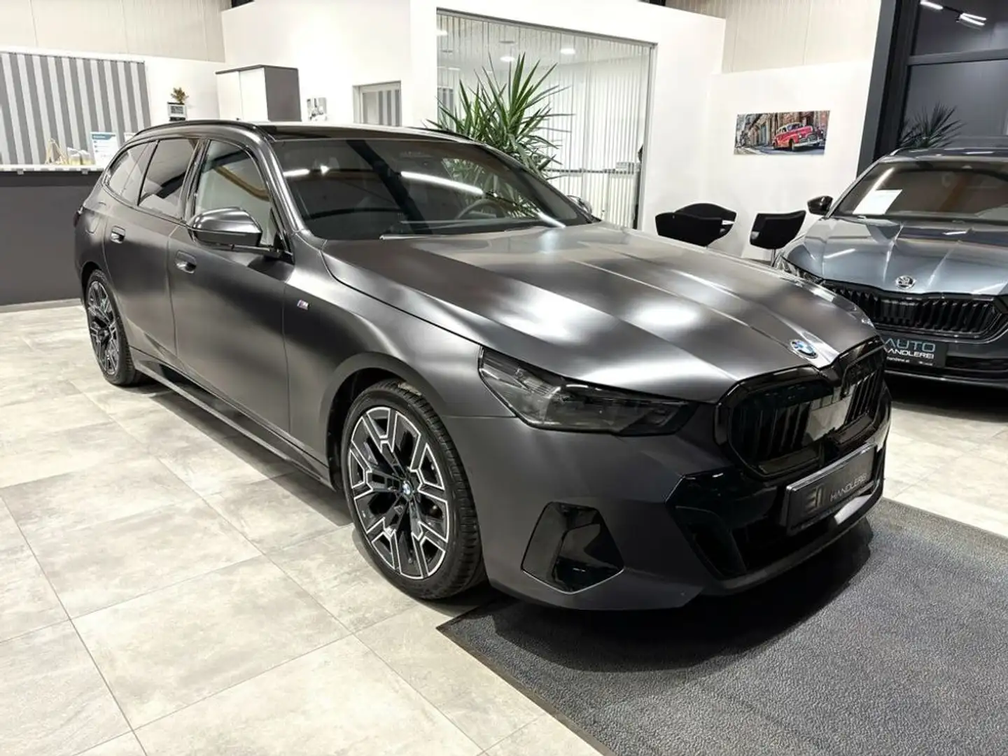 BMW 520 d Touring xDrive M-Sport *LED*PDC*NAV*AHK* Grau - 1