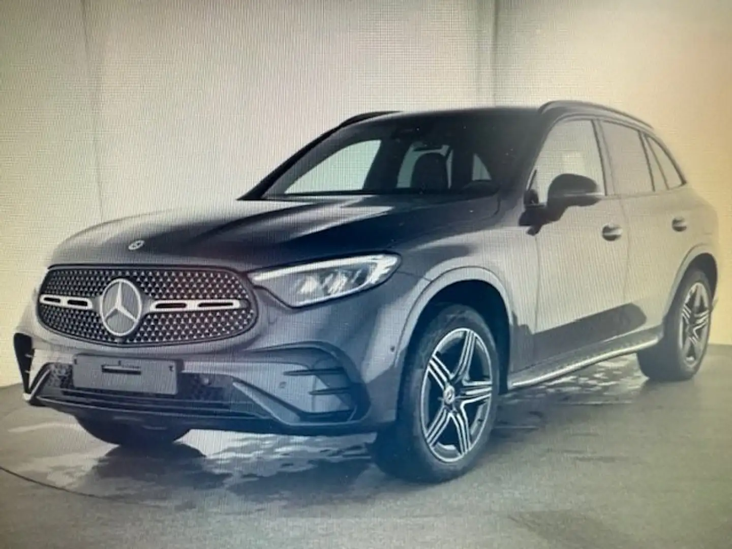 Mercedes-Benz GLC 300 GLC 300 e 4Matic 9G-TRONIC Edition AMG Line Zwart - 1