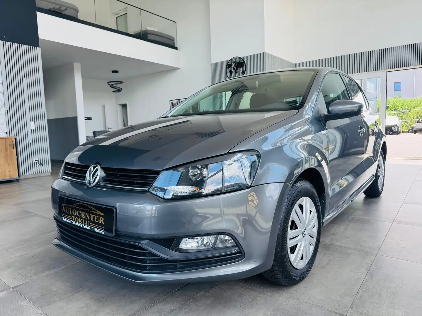 Volkswagen Polo V 1.0 Klima 5 Türen Gris - 1