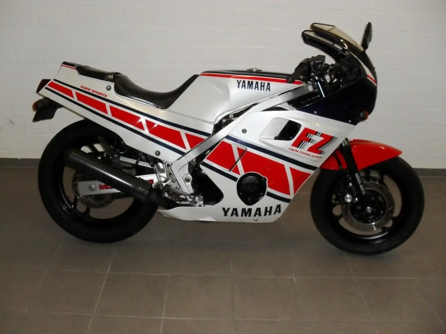 Yamaha FZ400R Typ 46X Weiß - 2