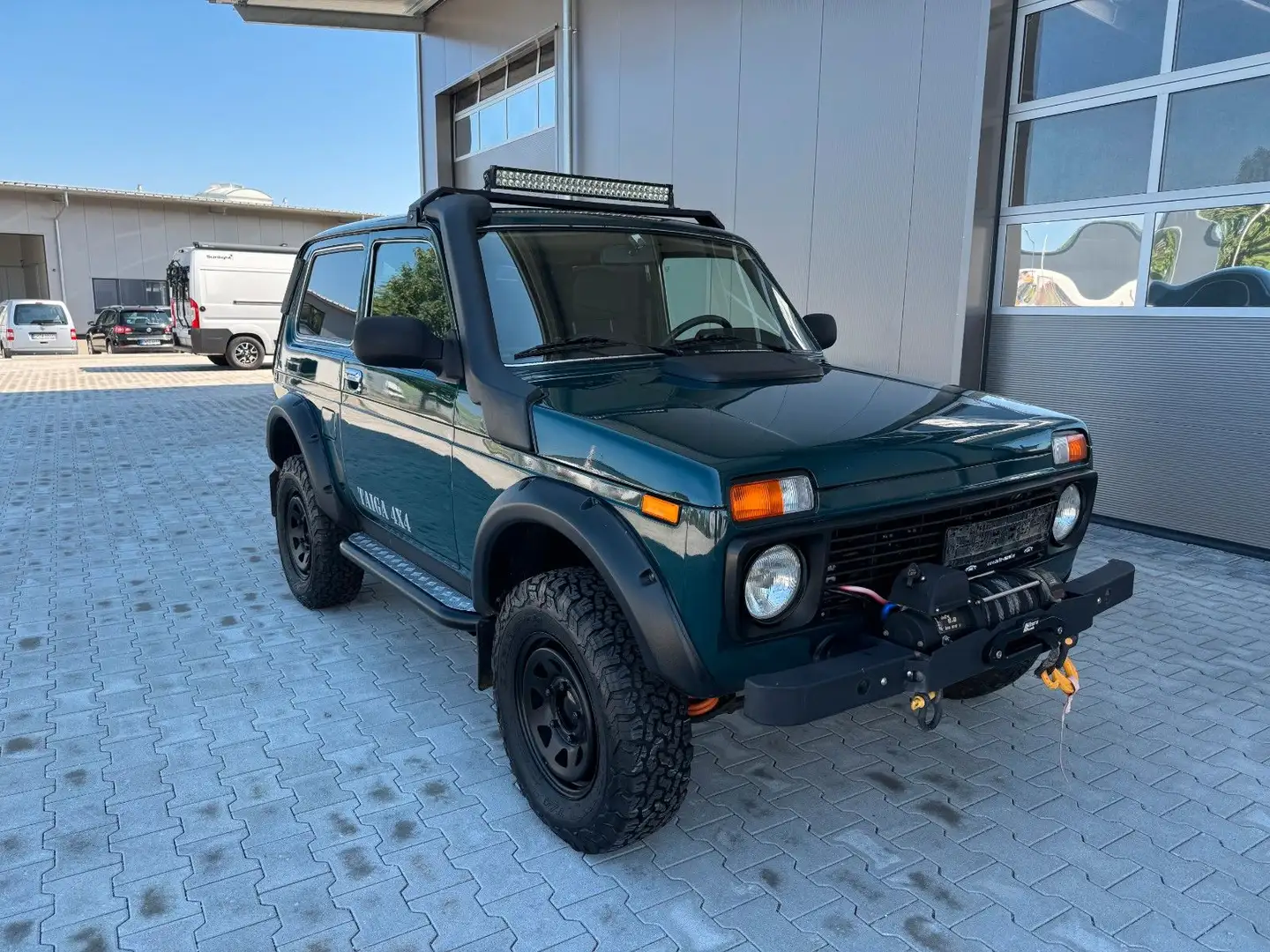 Lada Niva Only mit Seilwinde Grün - 1
