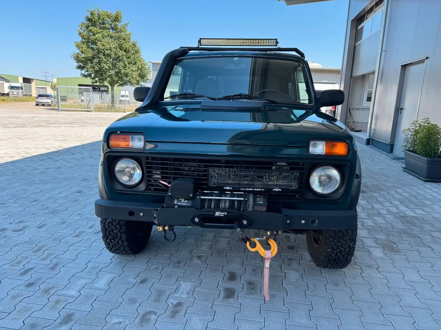 Lada Niva Only mit Seilwinde Grün - 2