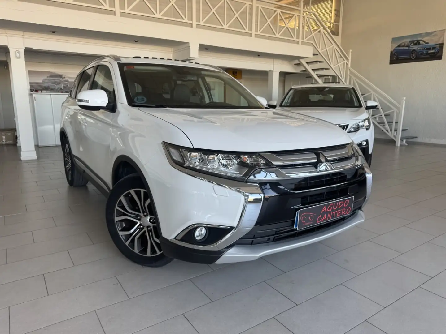 Mitsubishi Outlander 220DI-D Kaiteki 6AT 4WD Blanco - 1