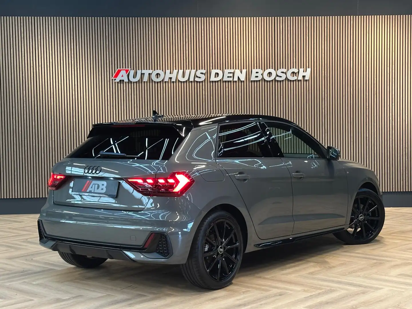 Audi A1 Sportback 30 TFSI S Line 110PK - Carplay Grijs - 2
