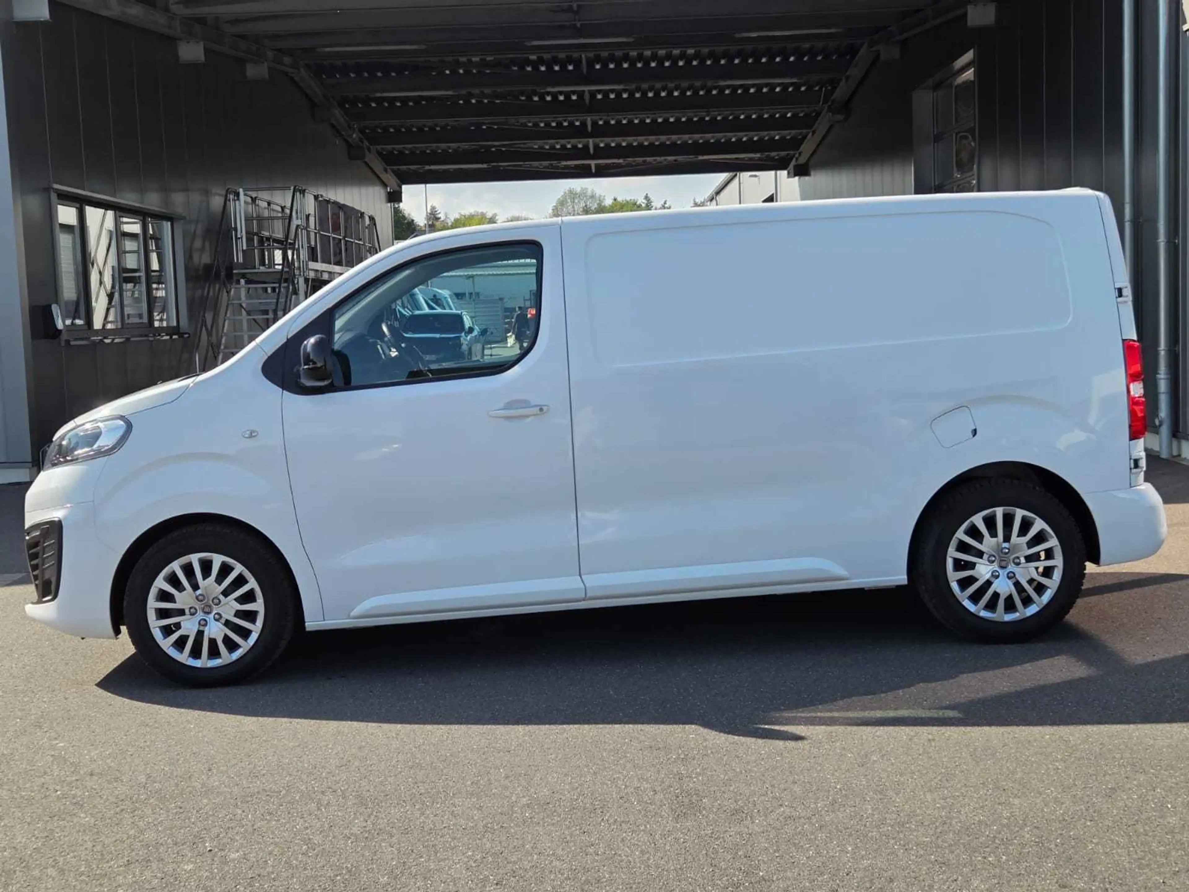Fiat Scudo Kastenwagen SX L2 2.0 145MT6 NAV+Klimaauto — photo 5