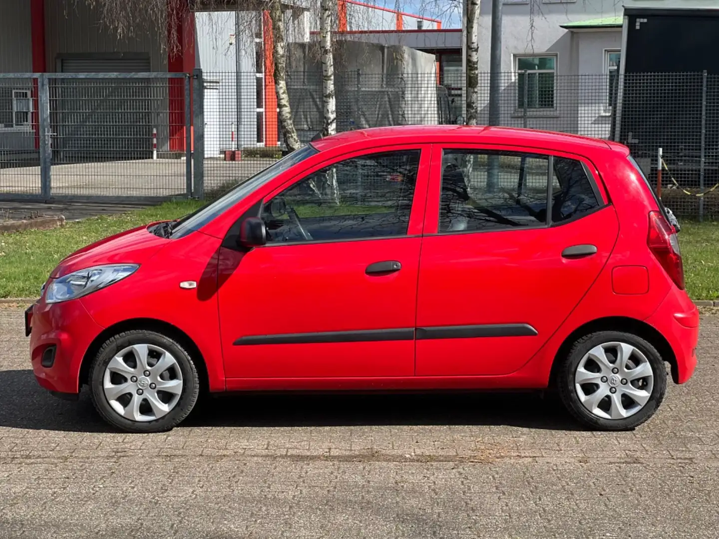 Hyundai i10 FIFA WM Edition Rojo - 2