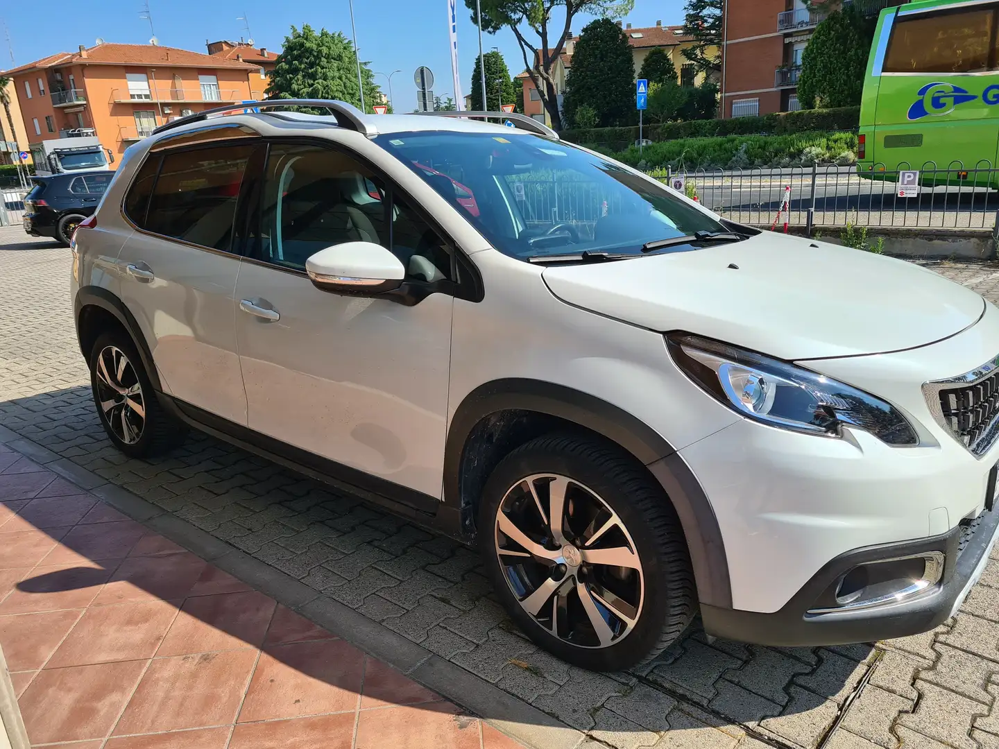Peugeot 2008 2008 1.5 bluehdi Allure s CAMBIO AUTOMATICO Wit - 2