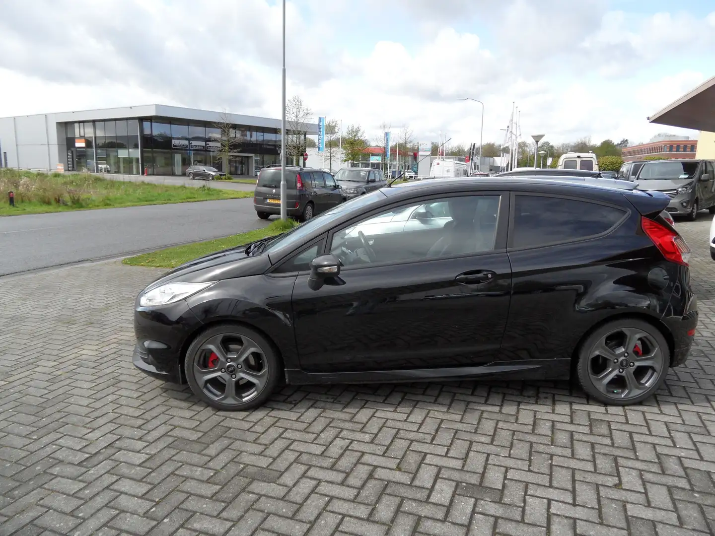 Ford Fiesta 1.6 ST Zwart - 2