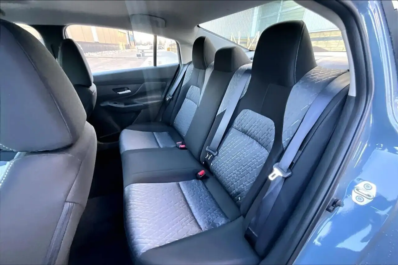 Nissan Sentra снимка Nissan Sentra