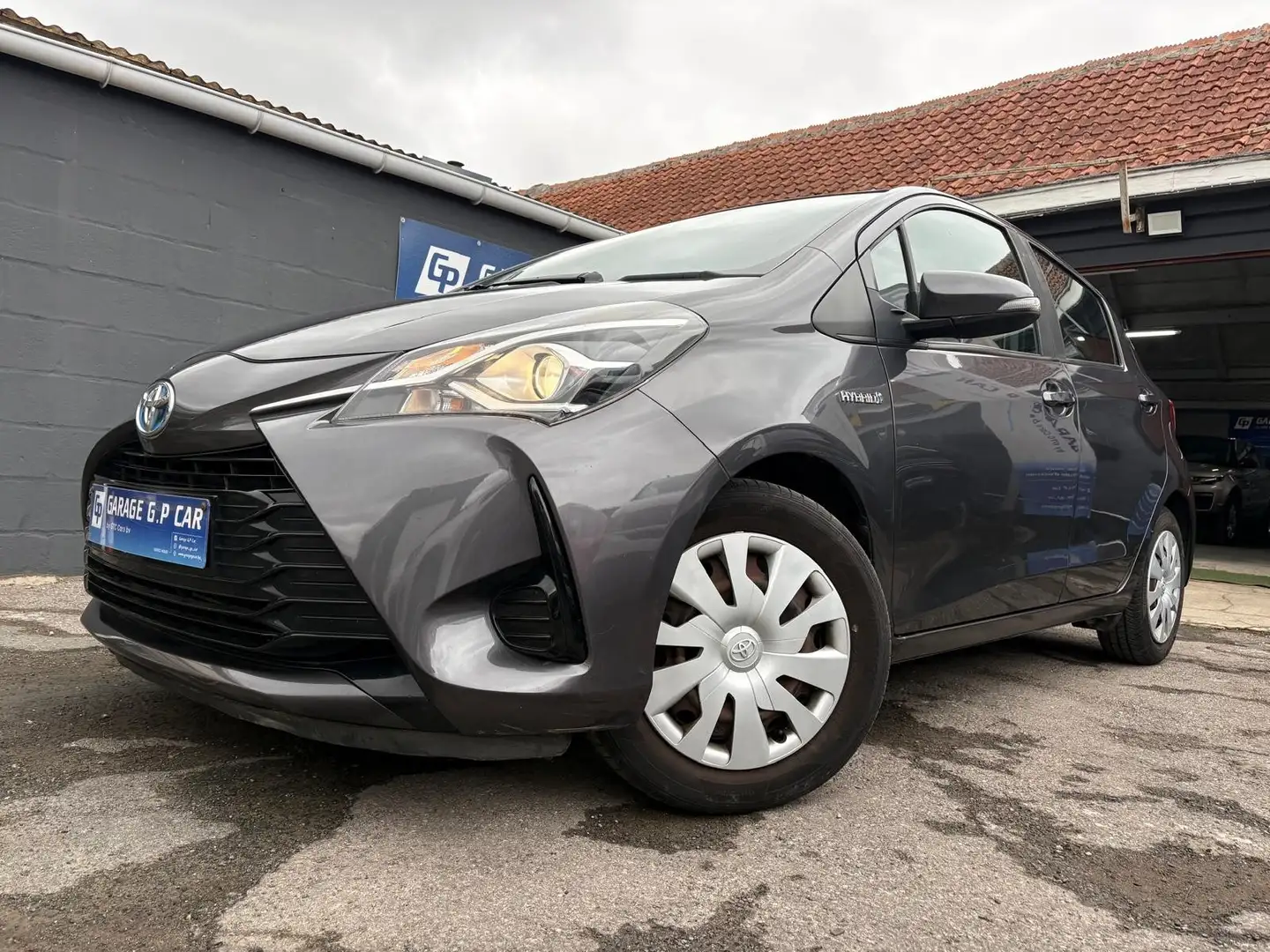 Toyota Yaris Hybrid 1.5i VVT-i Lounge E-CVT Grigio - 1