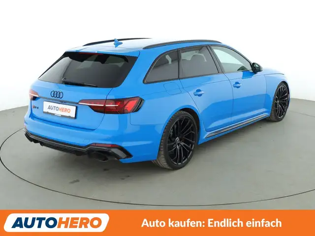 Audi RS4 view 6