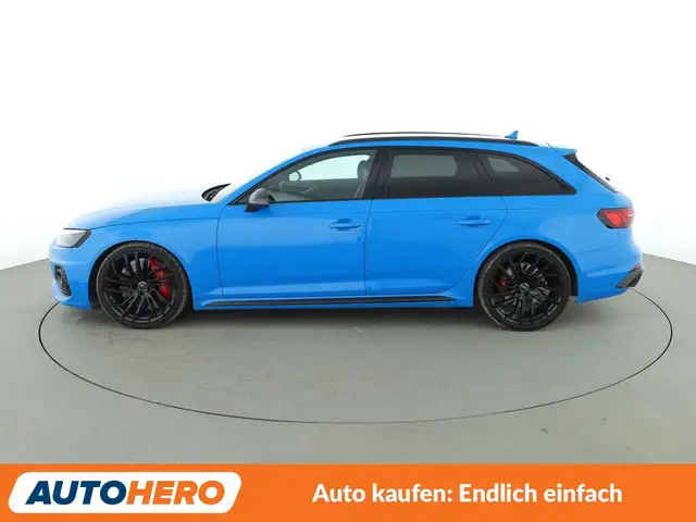 Audi RS4 view 3