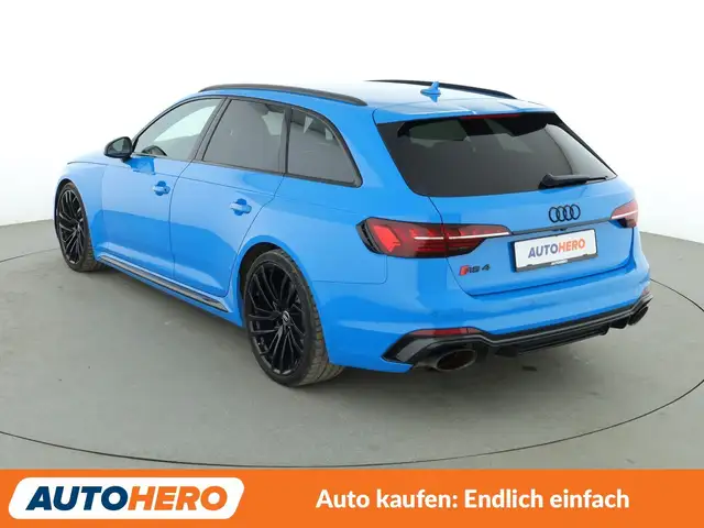 Audi RS4 view 4